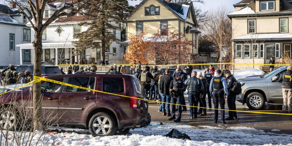 FBI esamina il tiro di ICE a Minneapolis, mentre la Casa Bianca solleva interrogativi
