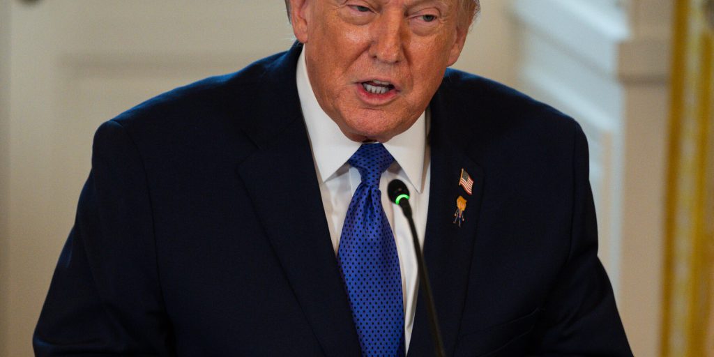 Trump propone un limite massimo del 10% sugli interessi delle carte di credito