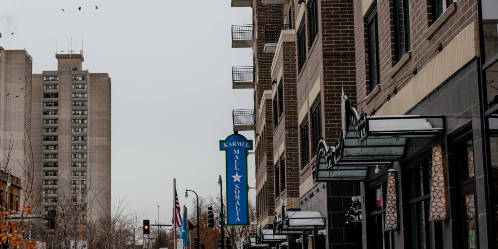 Autorità federali riaprono migliaia di richieste di rifugio in Minnesota