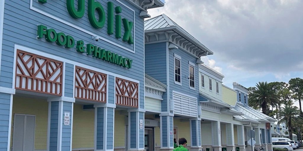 La catena di supermercati Publix consente ai clienti di portare armi da fuoco in modo aperto nei propri negozi in Florida dopo una sentenza che ha annullato il divieto statale