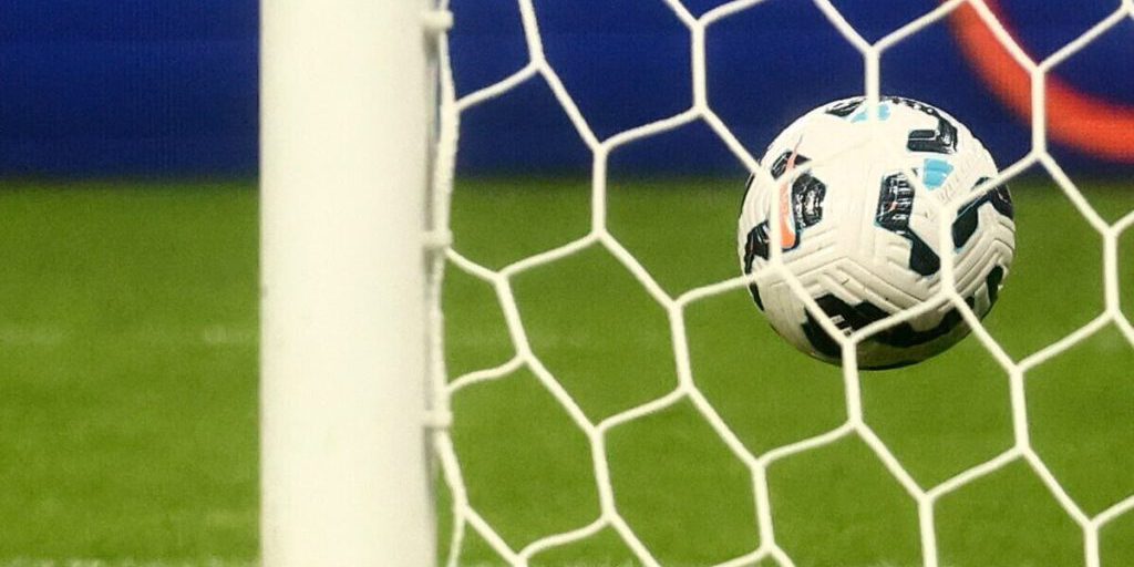 ФК «Балтика» оштрафовали за оскорбления фанатов в сторону «Зенита»