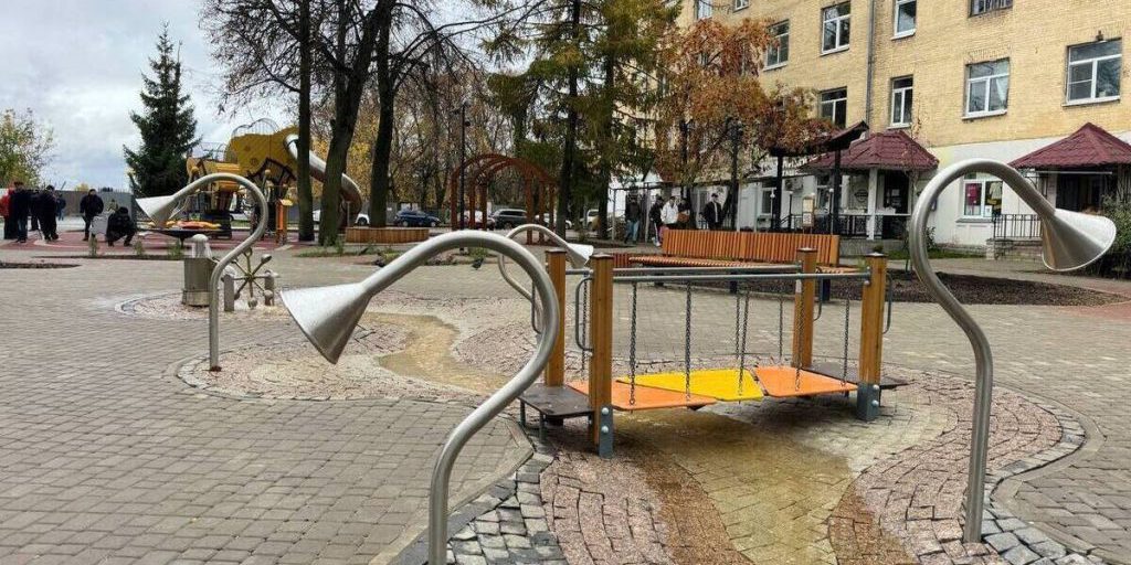 Губернатор Сергей Ситников оценил благоустройство сквера у костромского Театра кукол