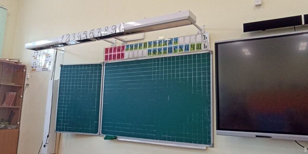 Russia prolunga esperimento di esame di stato semplificato fino al 2029 per ridurre lo stress e migliorare la qualità dell'istruzione