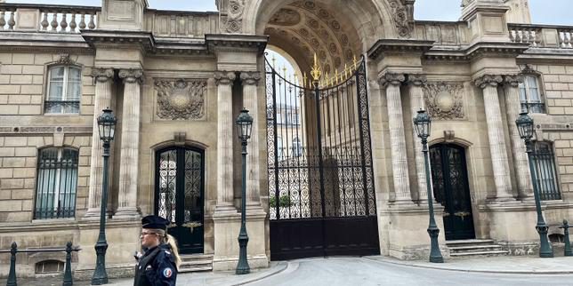 EN DIRECT, nouveau premier ministre : la réunion entre Emmanuel Macron et les chefs de parti politique, hors RN et LFI, « doit être un moment de responsabilité collective », plaide l’Elysée