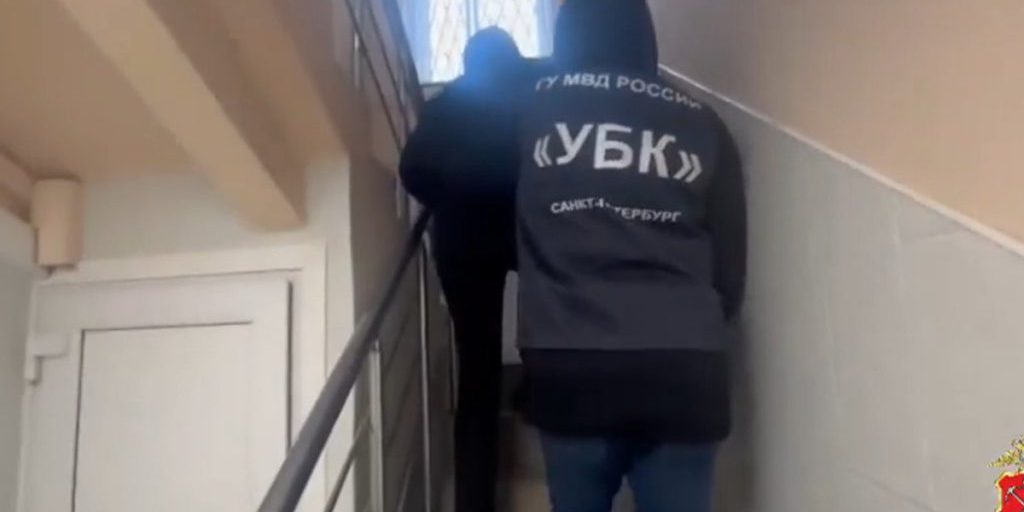 В Хабаровске задержали сбежавшего экс-менеджера салона связи в Новом Девяткино