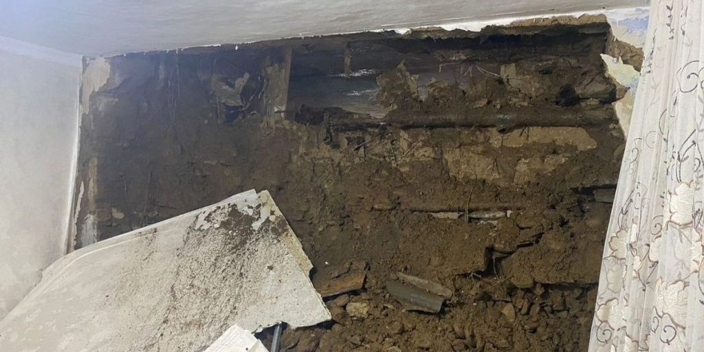 Стена частного дома обвалилась в Махачкале