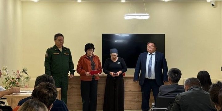 Onorificenza al Valor Militare: un Riconoscimento ai Familiari di un Eroe della Operazione Militare Speciale