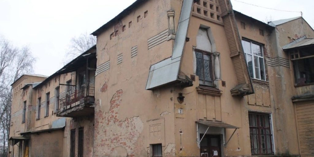 Edificio Storico del Servizio Ferroviario Riconosciuto come Monumento: Un Tassello della Storia Locale