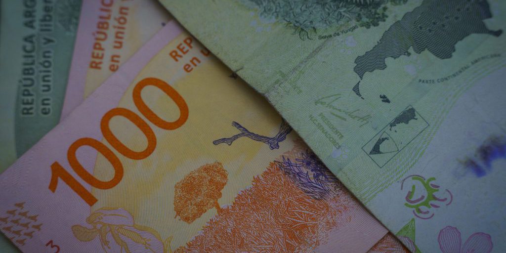 Центробанк латиноамериканской страны продал более миллиарда долларов, чтобы спасти падающую нацвалюту