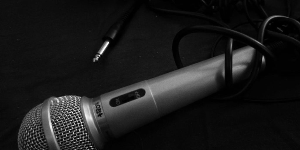 Матерящихся на сцене артистов предложили штрафовать в России