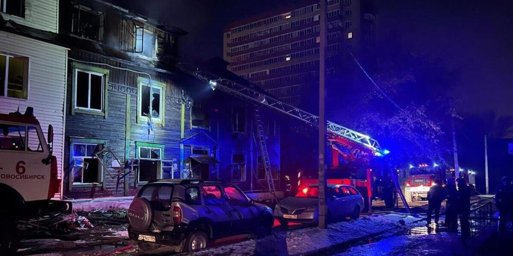 Возбуждено дело о гибели четырех человек при пожаре в бараке в Новосибирске