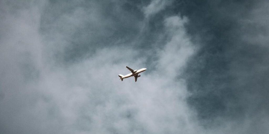 "Aeroporti di Rzeszów-Jasionka e Lublino chiusi temporaneamente per attività militare non pianificata: misura precauzionale per la sicurezza dei passeggeri"