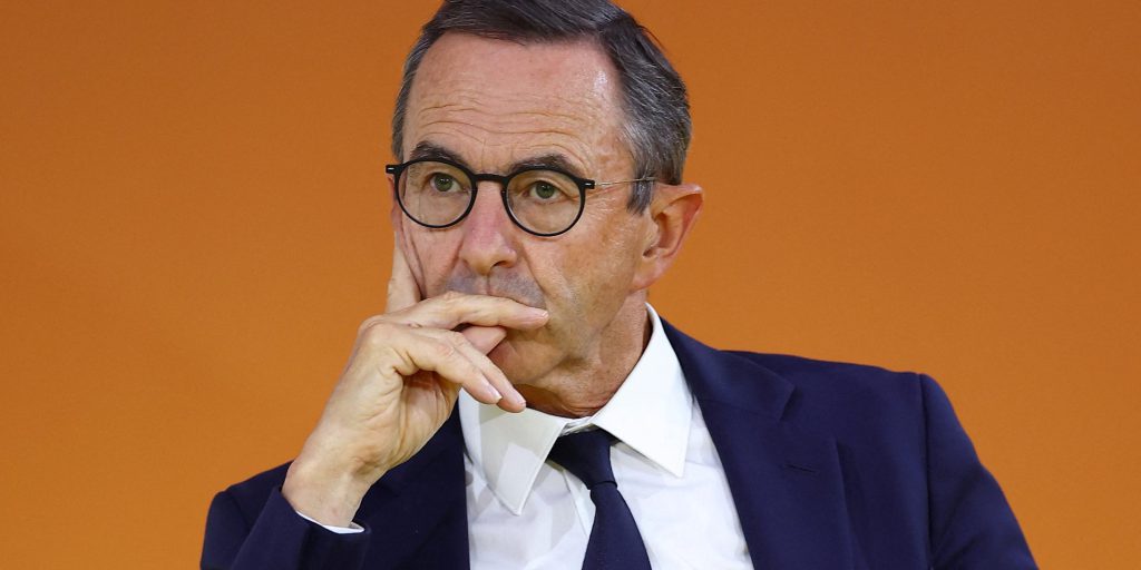 Tensioni all'interno dei Repubblicani: gli anti-Macron alzano la voce in un clima di crescente instabilità politica