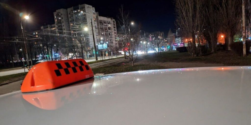 Aumento dei Prezzi dei Taxi a Voronež: Impatto sulla Città e sui Cittadini