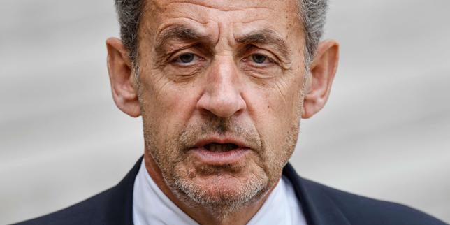 Sarkozy: braccialetto elettronico già indossato, ora chiede di evitare un nuovo monitoraggio