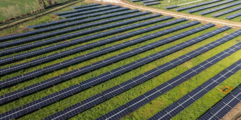 "Enel costruisce impianto solare accanto alla villa romana di Cancello ed Arnone: sostenibilità e armonia con il territorio"