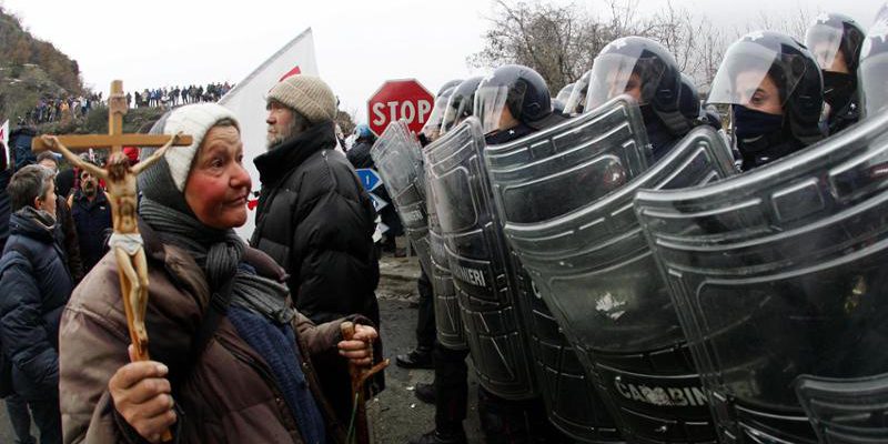 Durbiano: 20 anni dopo la presa di Venaus, il supertreno è inutile e la lobby del cemento ne è responsabile