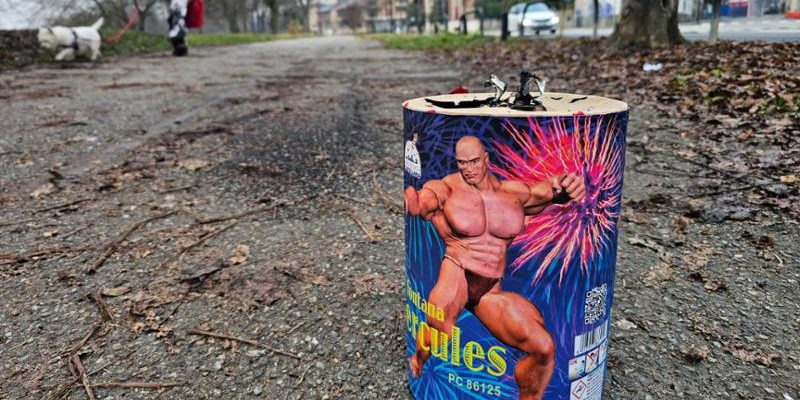 Tre feriti da fuochi d'artificio, tra cui una sedicenne: aumento delle chiamate al 118 per ragazzi ubriachi