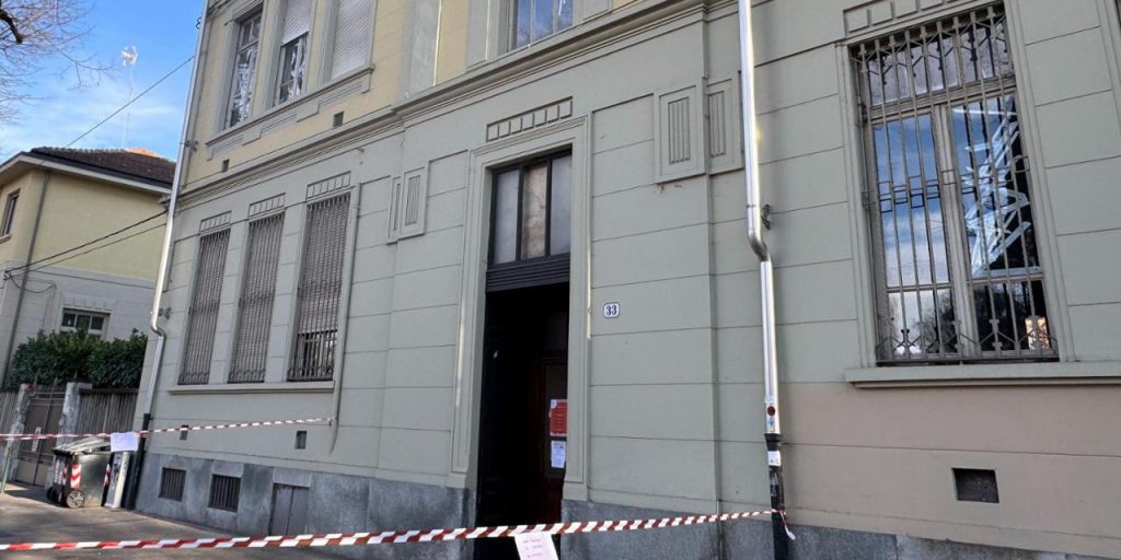 Fuochi d'artificio di Capodanno danneggiano le finestre della scuola primaria Parato