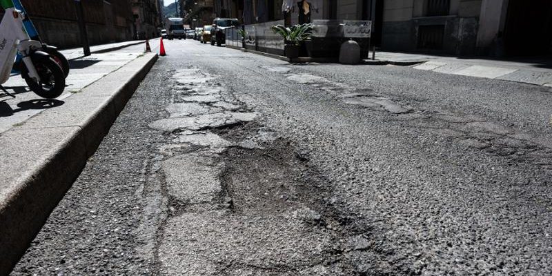 Morto per una buca: famiglia chiede danni al Comune dopo caduta in bicicletta