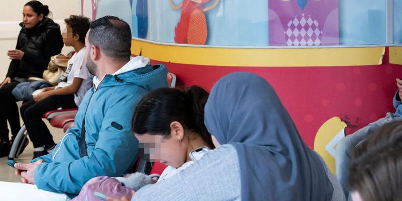 Pericoli domestici: cadute, fratture e intossicazioni che minacciano bambini e anziani