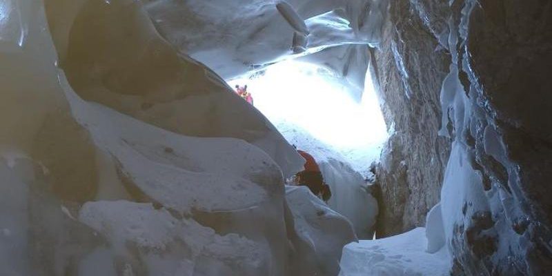 Due arrampicatori bloccati a Cumiana salvati di notte dal Soccorso Alpino con verricello