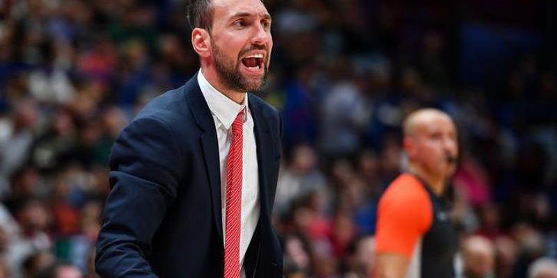 Marco Atripaldi, nuovo allenatore dell'Olimpia Milano, porta con sé la vittoria della Coppa Italia a Torino