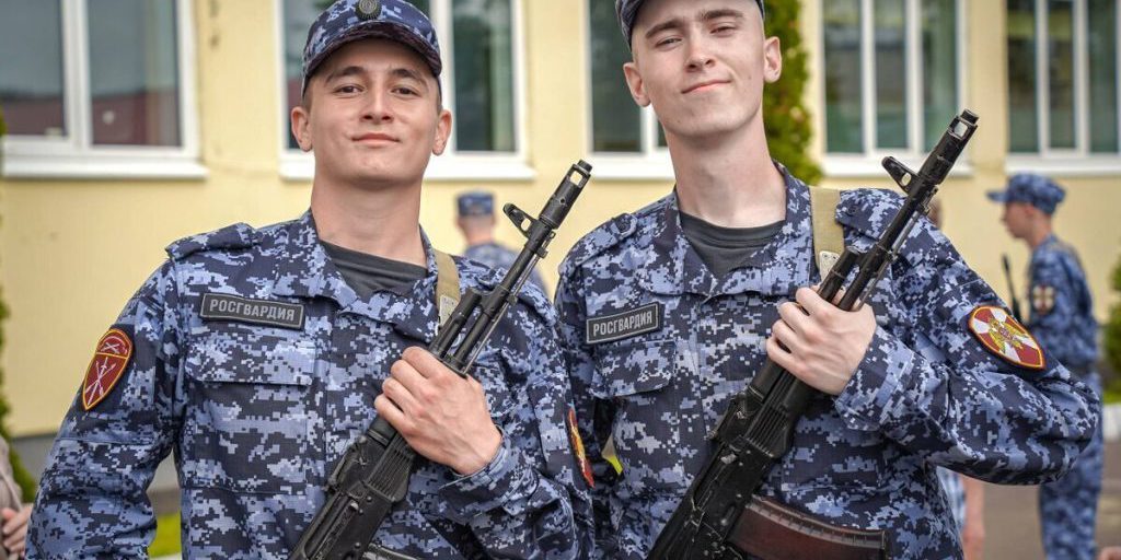 29 Giovani della Regione di Arcangelo Chiamati al Servizio Militare nella Rosgvardiya: Cosa Significa per le Famiglie e la Comunità?