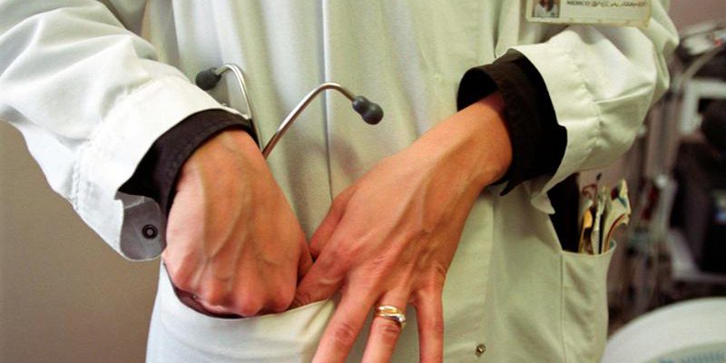 Bagagli non imbarcati a Caselle: controlli più severi in Italia dopo Crans‑Montana e visita ematologica tra un anno