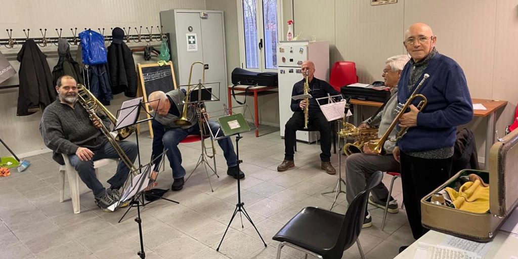 Anziani del quartiere ristrutturano edifici nel Parco Sempione per combattere il degrado