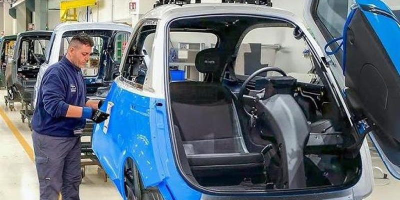 La produzione delle minicar elettriche Microlino a rischio: la mancanza di incentivi potrebbe spingere la società a trasferire la produzione in Cina