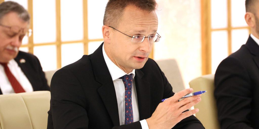 Сийярто заявил о попытках Киева и Брюсселя втянуть Будапешт в конфликт