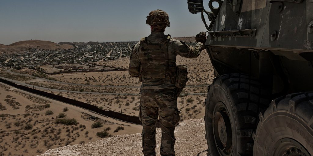 Pentagono spende 2 miliardi in operazioni anti‑immigrazione, compromettendo la prontezza militare