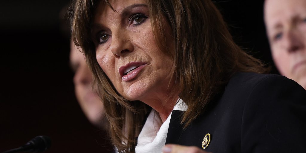 Il Presidente Trump concede la grazia a un condannato per frode sanitaria, marito di un'esponente repubblicana al Congresso