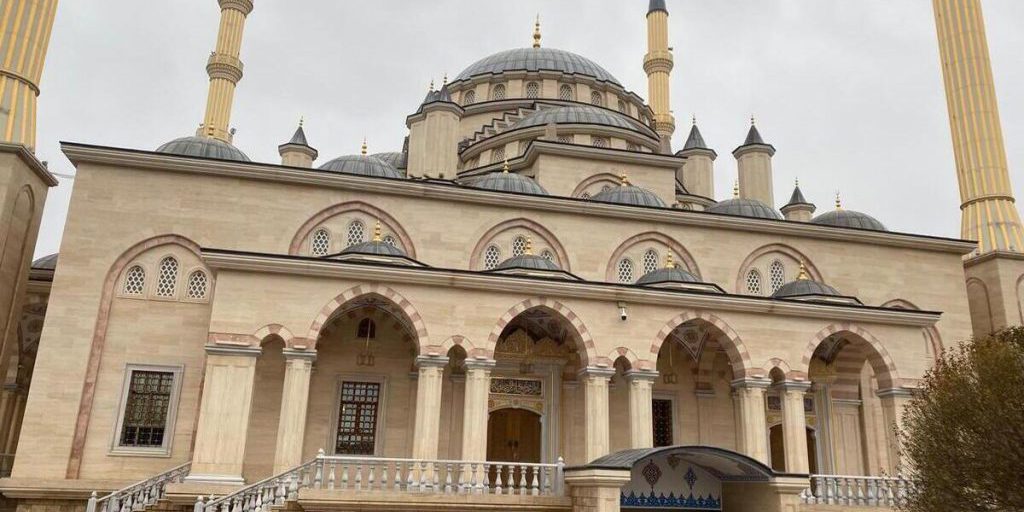 Rieelezione del Muftì della Repubblica Cecena: Salah-Hadji Mezhiev confermato all'unanimità nella carica di massima autorità religiosa