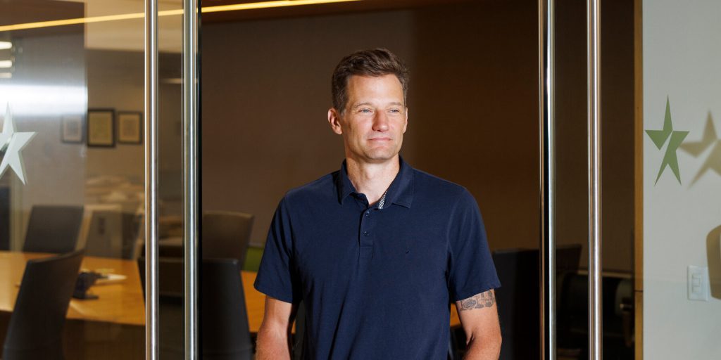 Sparatoria a Minneapolis: l’agente ICE erroneamente identificato come Steve Grove