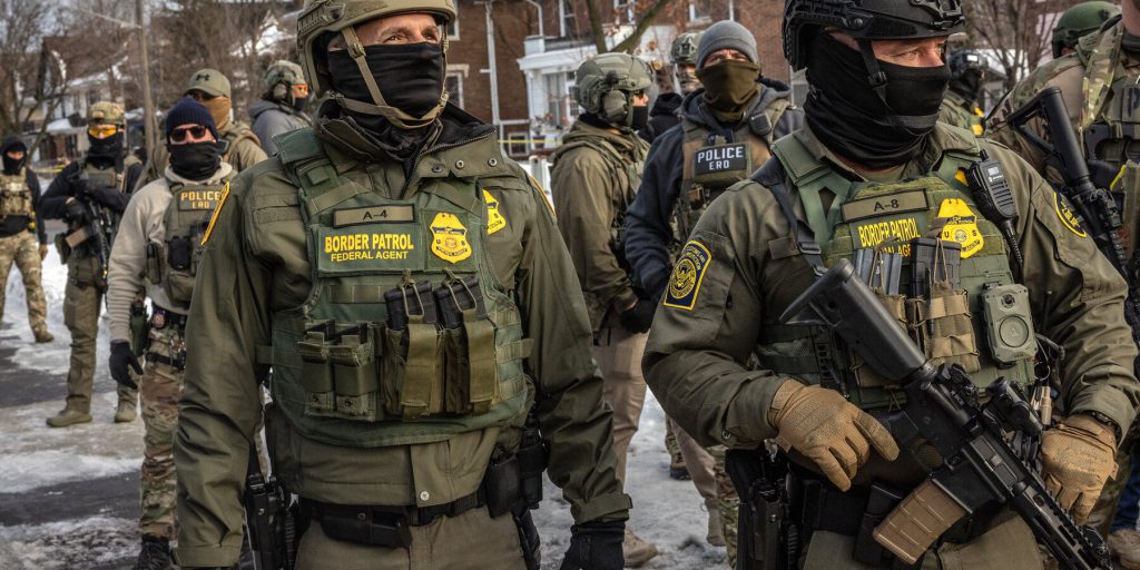 Cooperazione tra le agenzie di polizia: tensioni dopo le sparatorie