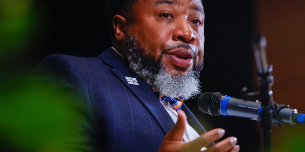 Scandalo nella gestione scolastica dell'Illinois: sovrintendente accusato di furto di migliaia di dollari