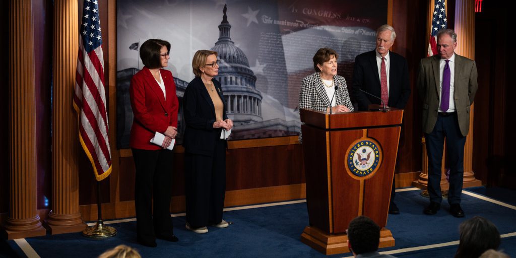 La base democratica americana si interroga sull'età dei suoi leader: un dibattito che potrebbe cambiare il futuro della politica