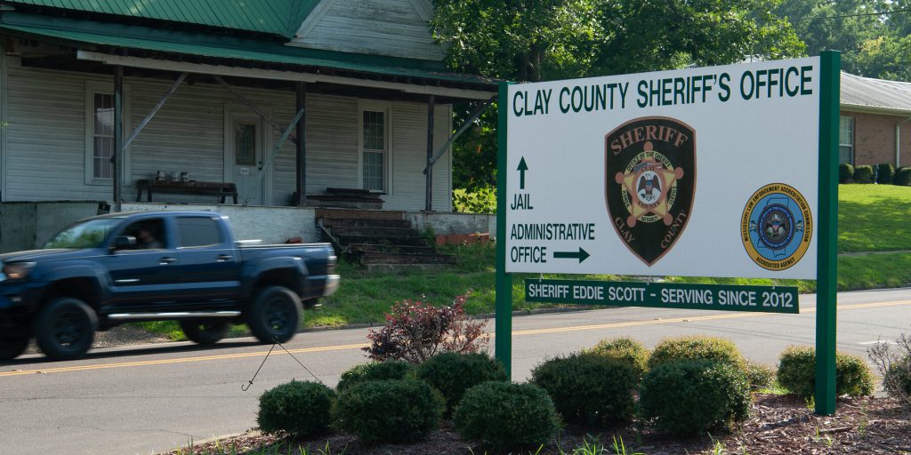 Arrestato un uomo di 24 anni dopo l'omicidio di una bambina di 7 anni e cinque persone a Clay County, Mississippi