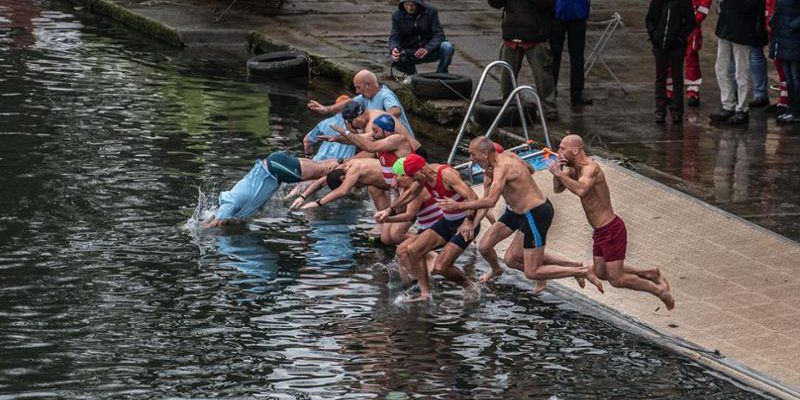 Cimento Invernale sul Po: 133 persone, tra cui un bambino di 7 anni, si tuffano nel fiume torinese