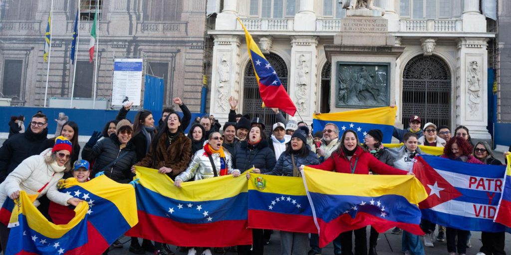 Esiliati venezuelani a Torino si riuniscono in attesa di cambiamento dopo l'arresto di Maduro