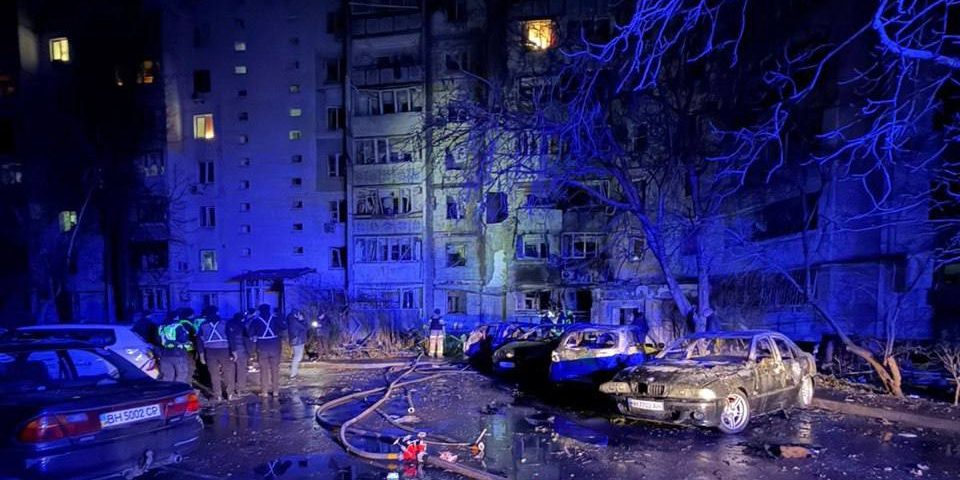 Attacco aerei di droni su Odesa: interruzione di energia, acqua e riscaldamento, sei feriti tra cui tre bambini