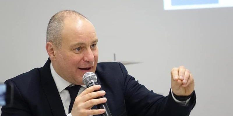 Ex-sindaco di Collegno, Aldovino Lancia, muore cadendo in una buca mentre pedalava