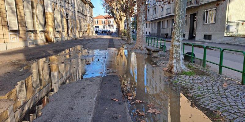 Guasto alla rete idrica a Chivasso: via Marconi senza acqua, SMAT in fase di riparazione