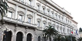 Italia, attività finanziarie delle famiglie in crescita con acquisti di azioni e risparmio gestito