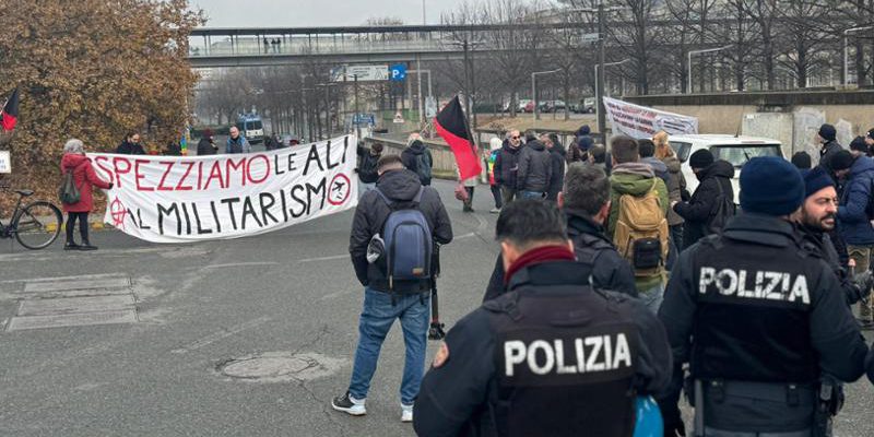 Lingotto: inizio della kermesse delle imprese aerospaziali all'OVAL