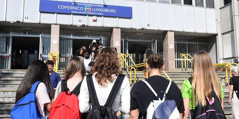 Liceo Copernico‑Luxemburg: docenti costretti a scegliere tra aula a 14 °C o recupero ore, sindacati lo definiscono illegale