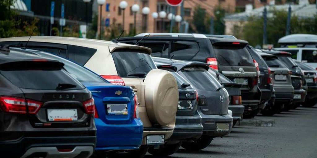 Abitanti della regione di Chelyabinsk registrano oltre mille diritti di proprietà su posti auto nel 2025