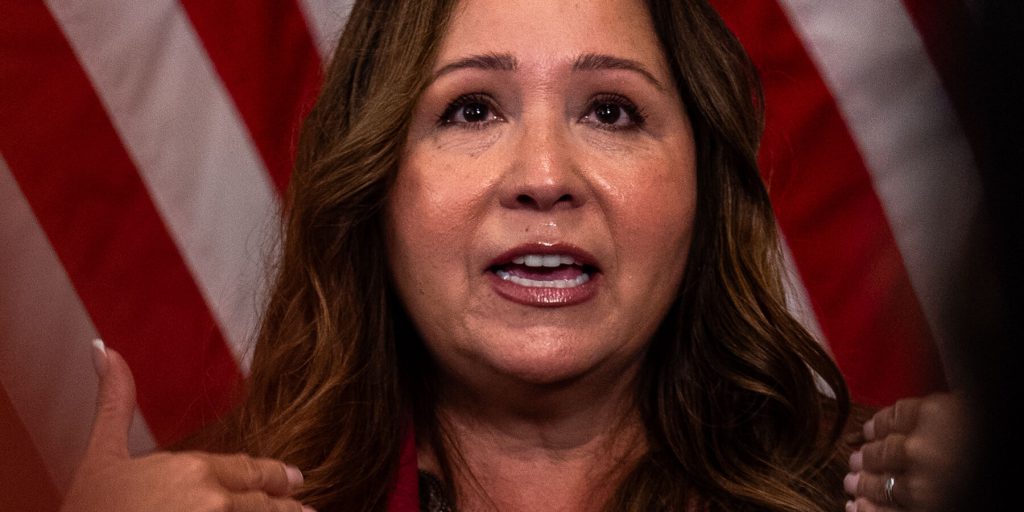 Il Presidente della Camera Cambia Idea e Decide di Insediare la Rappresentante Eletta Adelita Grijalva Dopo Sette Settimane di Attesa